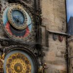 explorez l'horloge astronomique de prague, un chef-d'œuvre médiéval, et découvrez son histoire fascinante, ses mécanismes uniques et son importance culturelle.