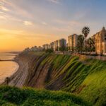 explorez lima avec notre guide complet pour visiter la capitale du pérou, découvrez ses sites incontournables, sa culture riche et ses meilleures adresses.
