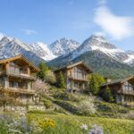 découvrez le retour des beaux jours dans les alpes suisses avec trois résidences d'exception, alliant confort, charme et panorama unique pour un séjour inoubliable.