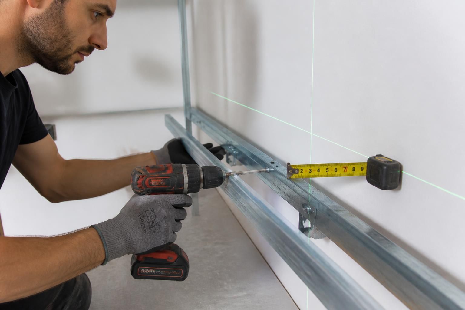 découvrez la distance idéale à respecter entre un rail placo et le mur pour garantir une installation optimale et assurer la stabilité de votre cloison.