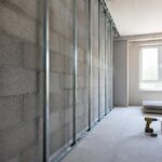 découvrez la distance idéale à respecter entre un rail placoplatre et le mur pour garantir une installation optimale et durable de vos cloisons.