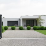 découvrez quelle est la distance idéale entre les poteaux pour installer un portail coulissant de 4 mètres, afin d'assurer solidité et fonctionnement optimal.
