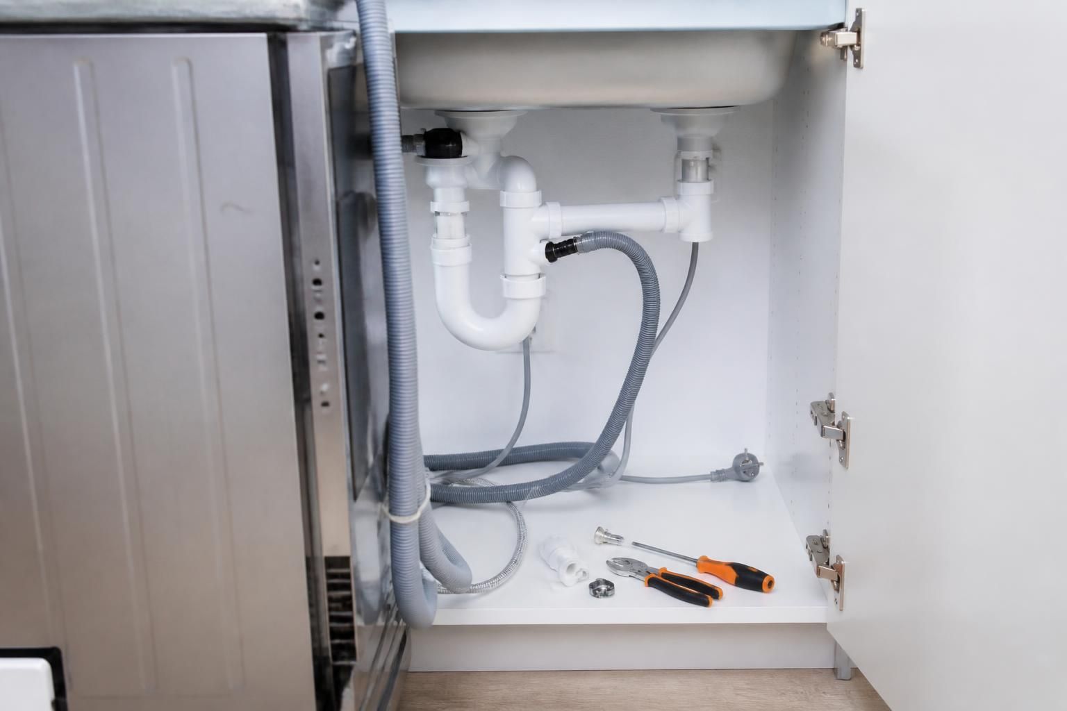 découvrez notre guide complet pour l'évacuation du lave-vaisselle sur siphon d’évier, avec des conseils pratiques d'installation et des avis pour un fonctionnement optimal.