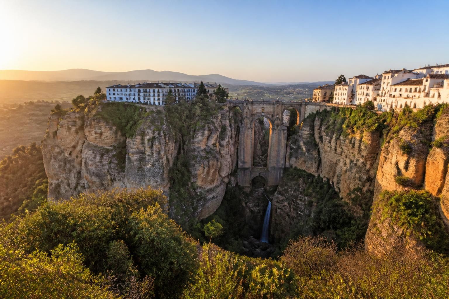 découvrez mes conseils incontournables pour visiter ronda et profiter pleinement de ses paysages à couper le souffle.